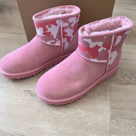 UGG Women’s Classic Mini Jagged Camo Suede Boot Bootie Pink Size US 8 -‎ EU 39 - Picture 1 of 7